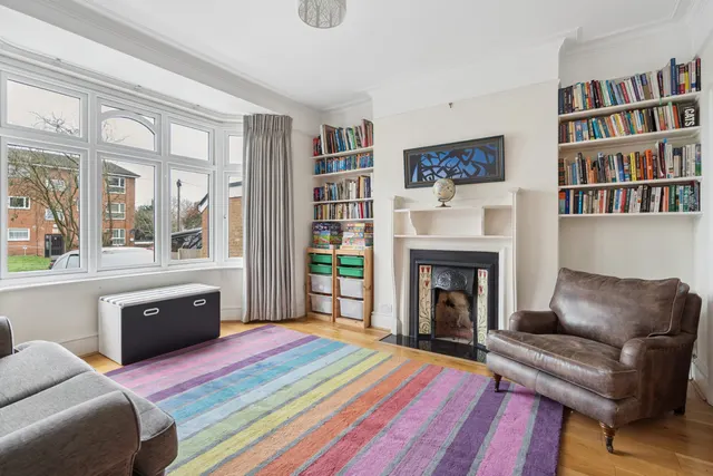 Photo 2 — Bushey Grove Road, Bushey, Bushey, WD23 2JQ