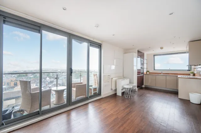 Flat 908, Central Apartments, 455 High Road, Wembley, photo 1