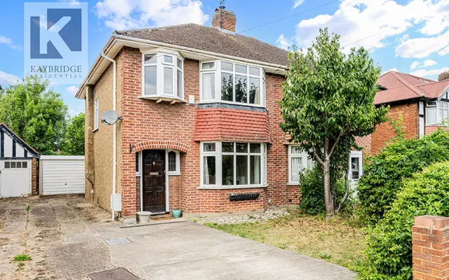 Cheshire Gardens, Chessington, KT9, photo 1