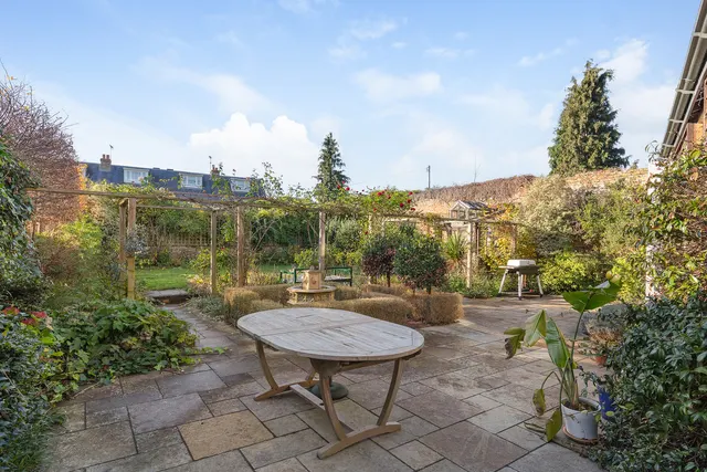Green Street, Sunbury-On-Thames, TW16, photo 2