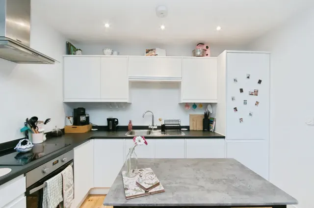Heath Square, Boltro Road, RH16, photo 2