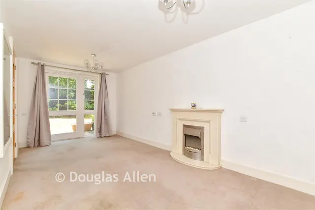 High Street, Epping, CM16, photo 3