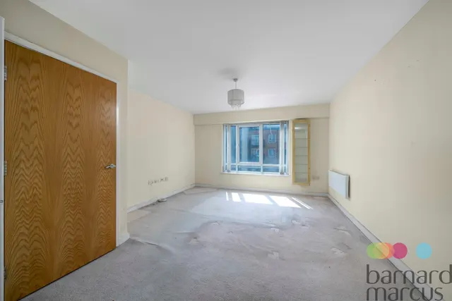 Boulevard Drive, London, NW9, photo 3