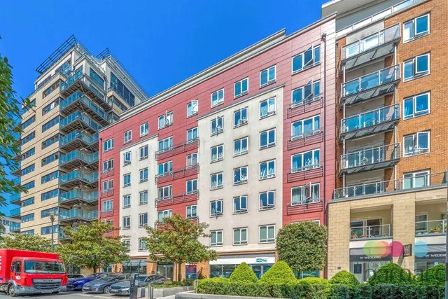 Boulevard Drive, London, NW9, photo 1