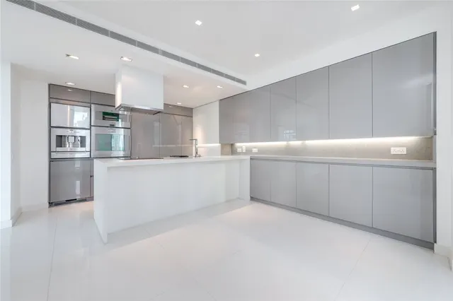 Pan Peninsula Square, London, E14, photo 1