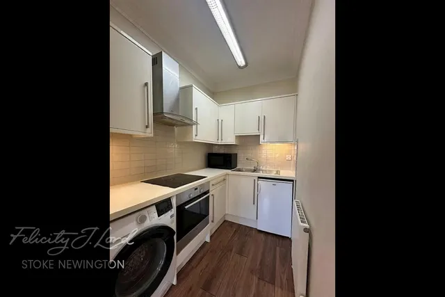 High Road, N15, photo 2