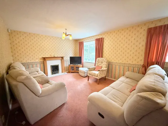 Photo 3 — Chesterfield Crescent, Wing LU7 0TW