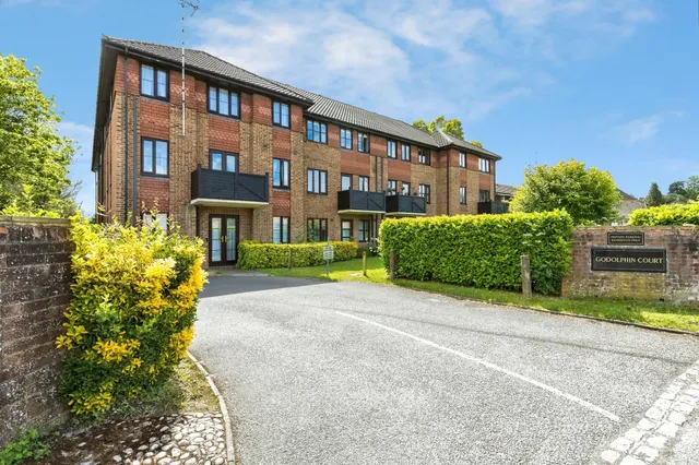 Godolphin Court, Crawley, photo 1
