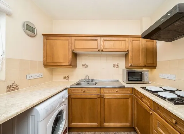 Photo 3 — Kingston Road, New Malden, KT3