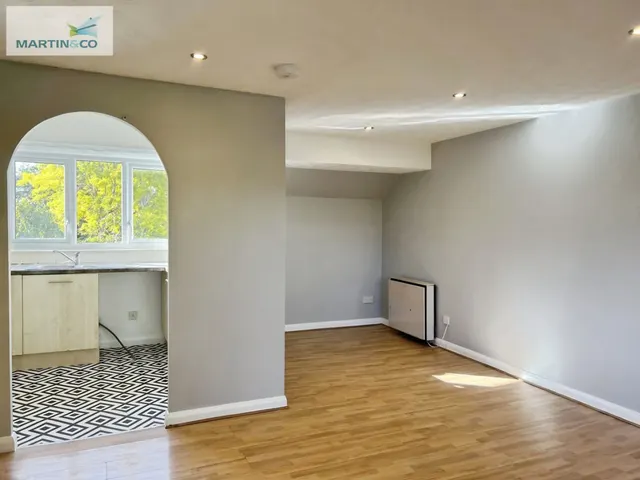 Photo 2 — Longworth Close
