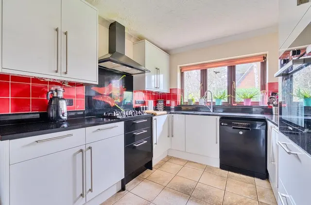 Nash Grove Lane, Finchampstead, RG40, photo 2