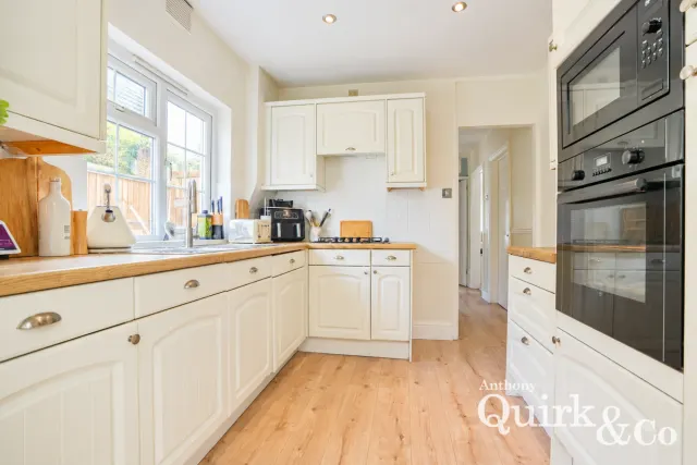 Bradley Close, Benfleet, SS7, photo 3