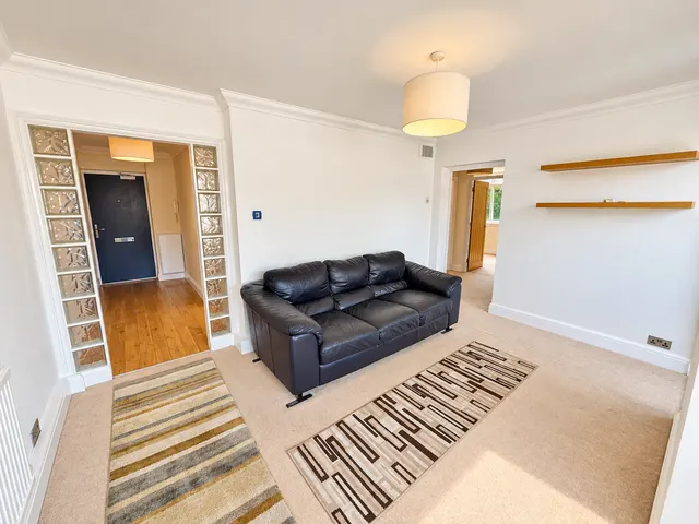 Photo 2 — Pompador Close, Warley, Brentwood