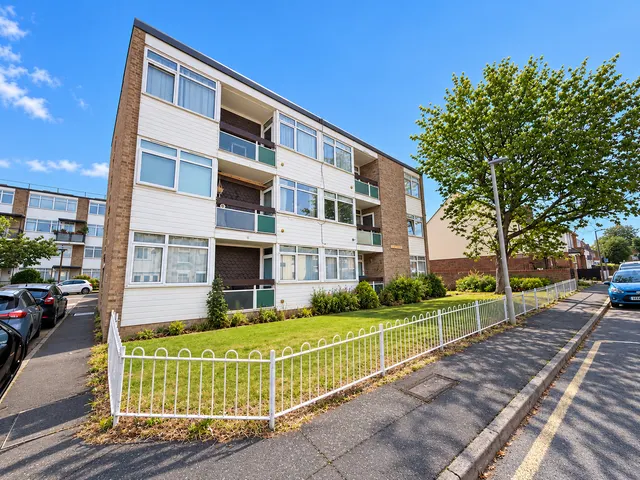 Pompador Close, Warley, Brentwood, photo 1