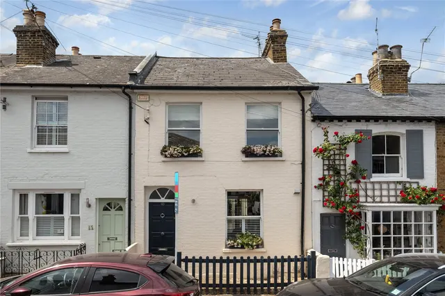 Albert Road, Richmond, TW10, photo 1
