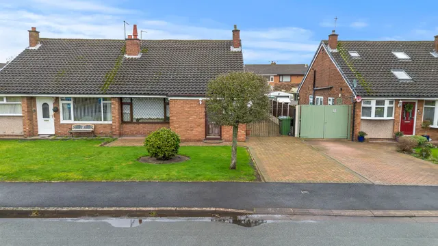 Lingwood Road, Great Sankey, Warrington, Warrington, WA5 3EN, photo 1