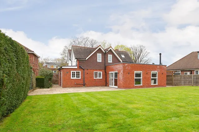 Woodroyd Avenue, Horley, RH6, photo 1