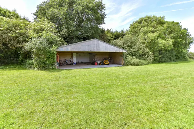 Whitwell, PO38, photo 3