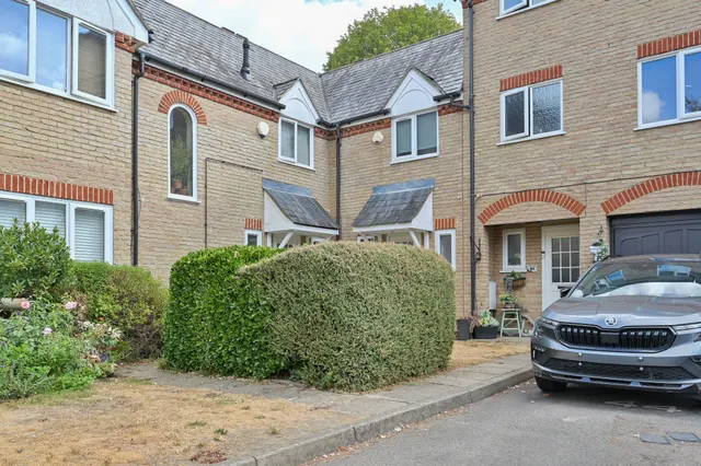 46 Norbury Avenue, Watford, photo 1