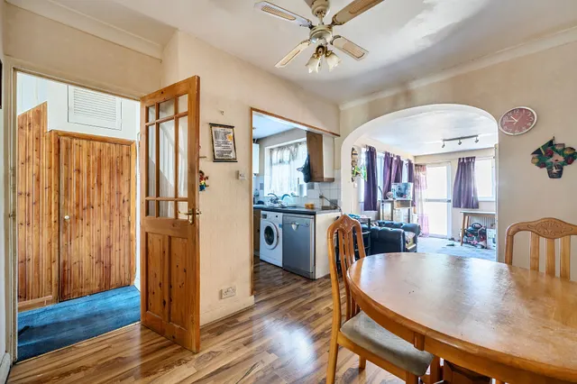 Photo 3 — 89 Whitefriars Avenue, Harrow