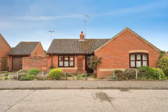 Woodfield Road, HOLT, photo 1