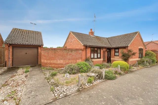 Woodfield Road, Holt, NR25, photo 1
