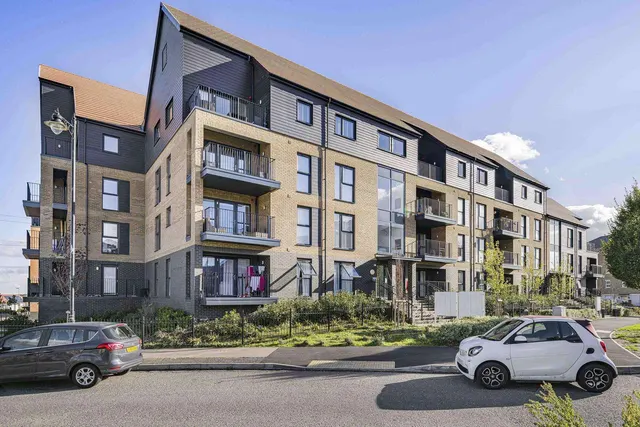 Rixson Road, Weldon, DA10, photo 1