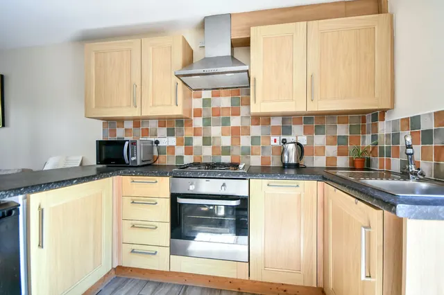Town Centre, SN1, photo 2