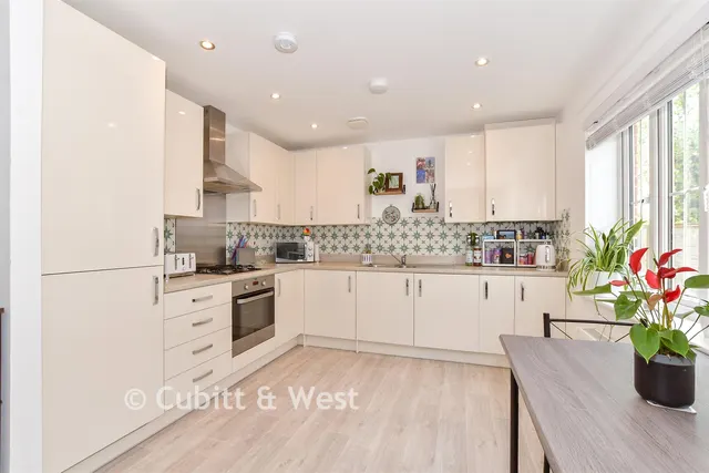 New Bridge Road, Cranleigh, GU6, photo 3