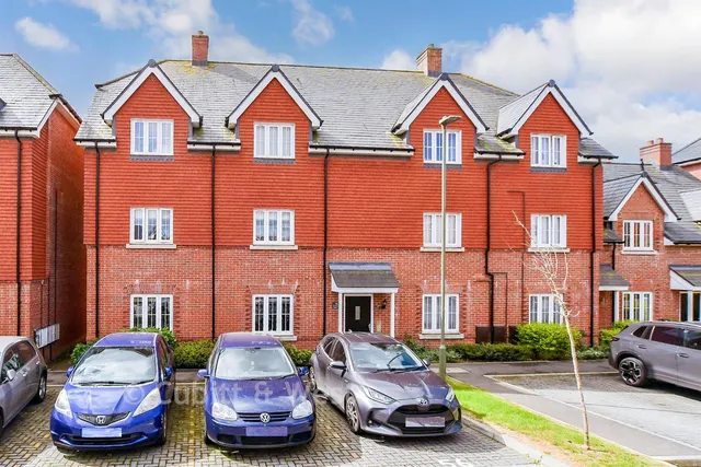 New Bridge Road, Cranleigh, GU6, photo 1