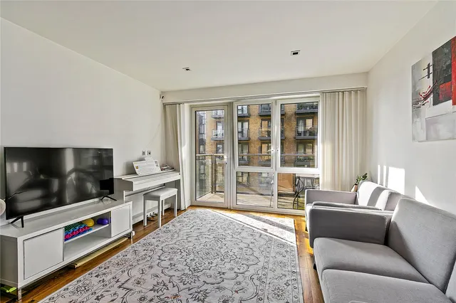 Kew Bridge Road, Brentford, TW8, photo 2