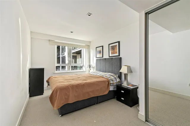 Kew Bridge Road, Brentford, TW8, photo 3