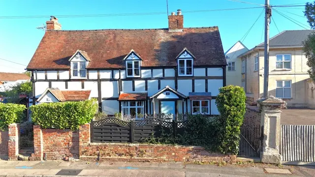 Hucclecote Road, Gloucester, photo 1