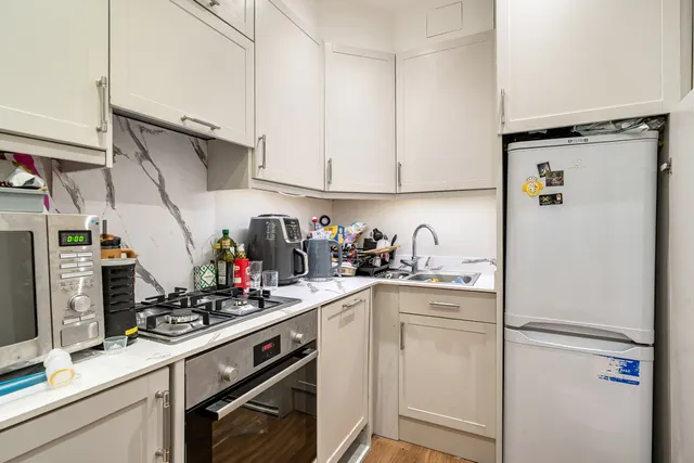 Photo 3 — Flat 3, 47 Gloucester Road, London