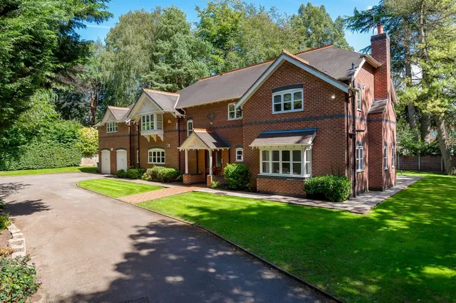 Hale, Altrincham, photo 3