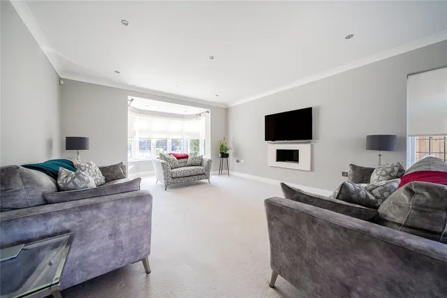 Photo 3 — Langham Close, Bromley, BR2