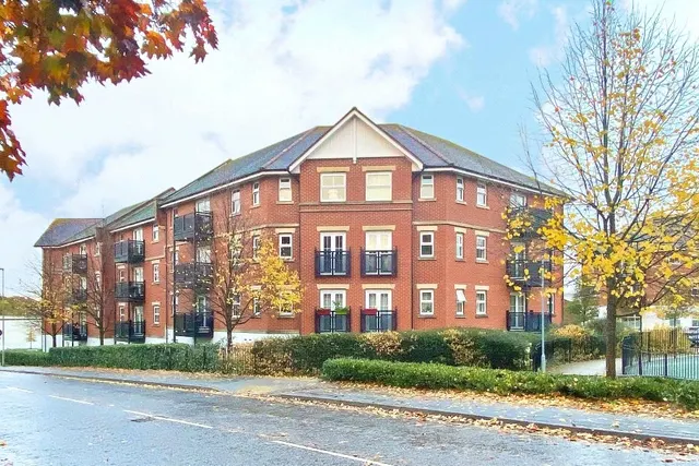 Bell Chase, Aldershot, Hampshire, GU11 3GZ, photo 1