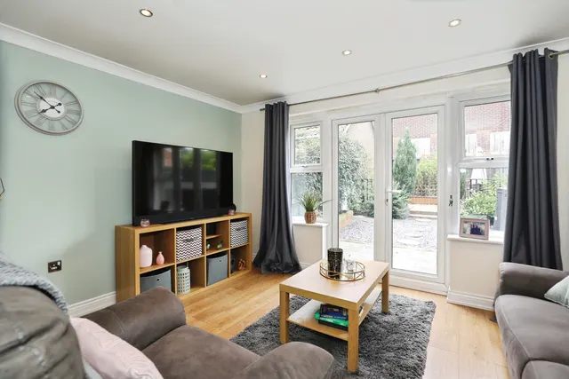 Emerald Way, Stoke-On-Trent, ST6, photo 3