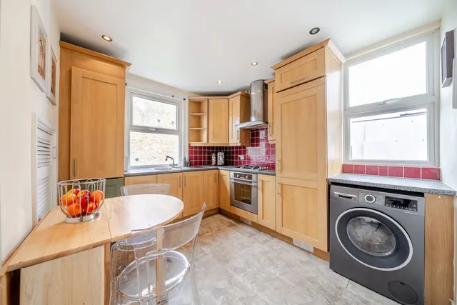Photo 3 — Balvernie Grove, Southfields, London, SW18