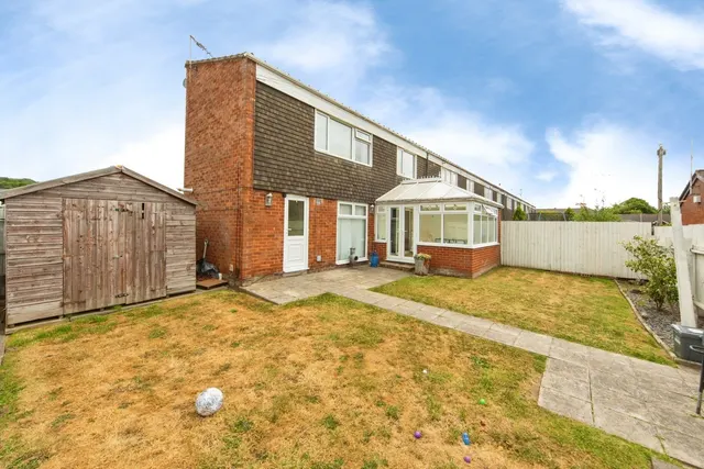 College Close, Prenton, CH43, photo 1