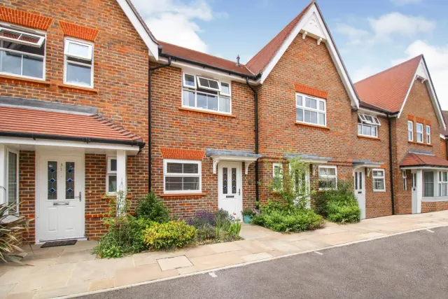 Arundale Walk, Horsham, photo 1