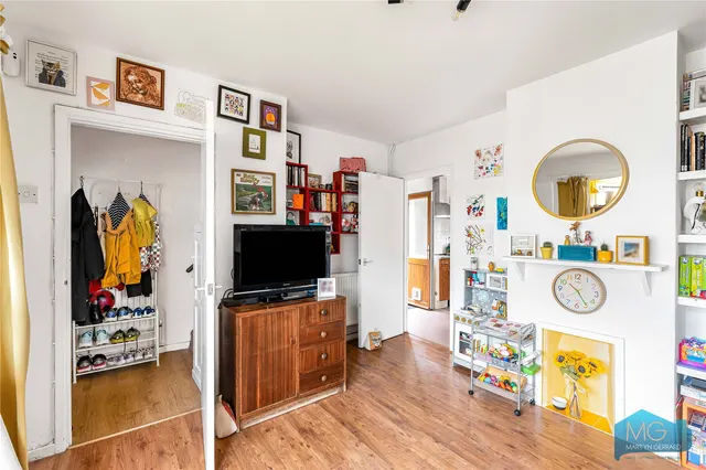 St Martins Close, Enfield, EN1, photo 3
