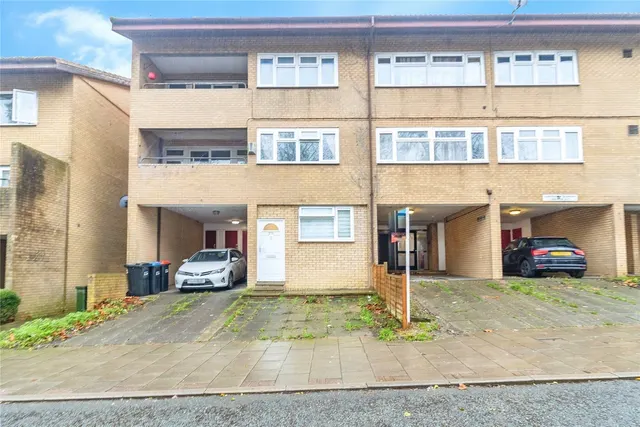 Photo 2 — Conniburrow Boulevard, Conniburrow, Milton Keynes, Buckinghamshire, MK14
