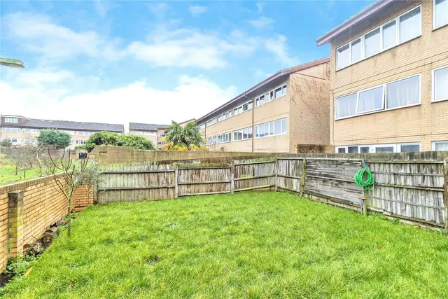 Conniburrow Boulevard, Conniburrow, Milton Keynes, Buckinghamshire, MK14, photo 1