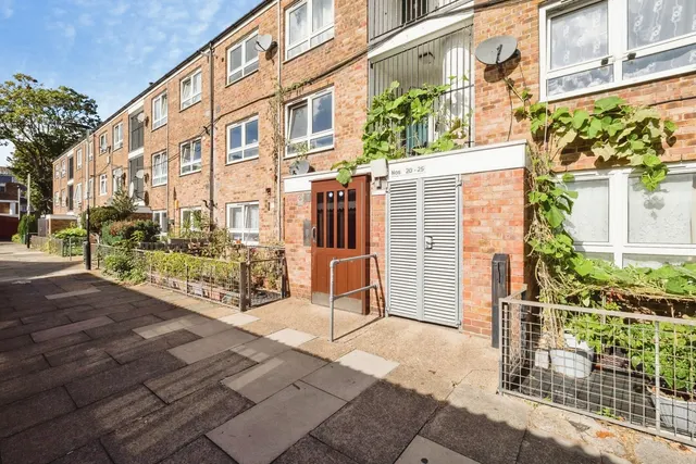 Moore Walk, London, E7, photo 1