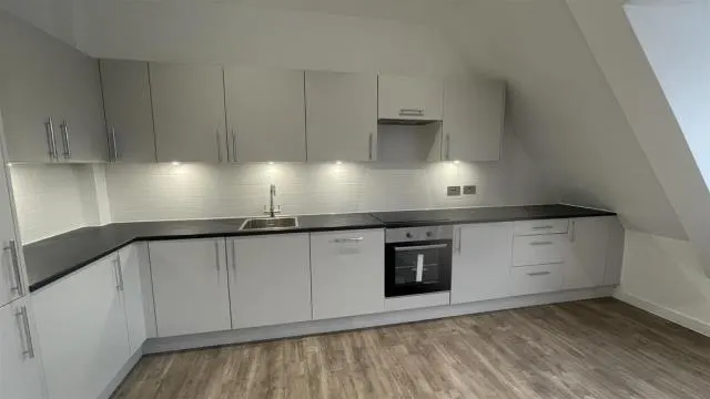 London Road, Camberley, GU15, photo 3
