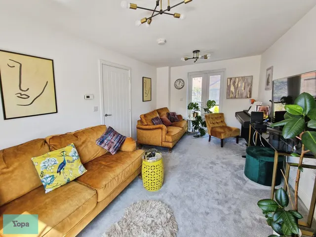 Violet Court, Rossington, DN11, photo 3