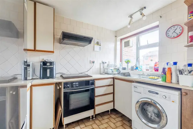 Dean Close, Windsor, SL4, photo 3