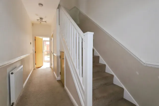 Field Close, Bilston, WV14, photo 3