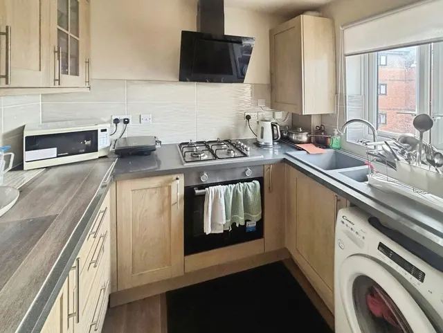 Photo 2 — Chaffinch Close, Surbiton, KT6